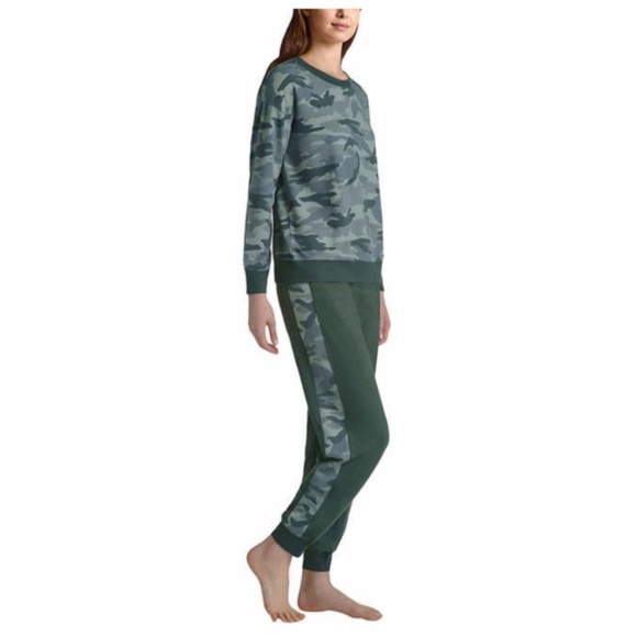 Splendid Womens 2 Piece Camo Pajamas 